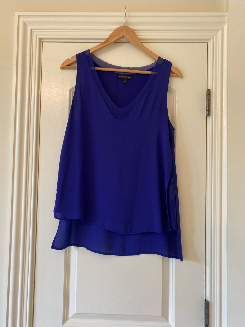Banana Republic women’s Sleeveless V-Neck Layered Shell Top -Small